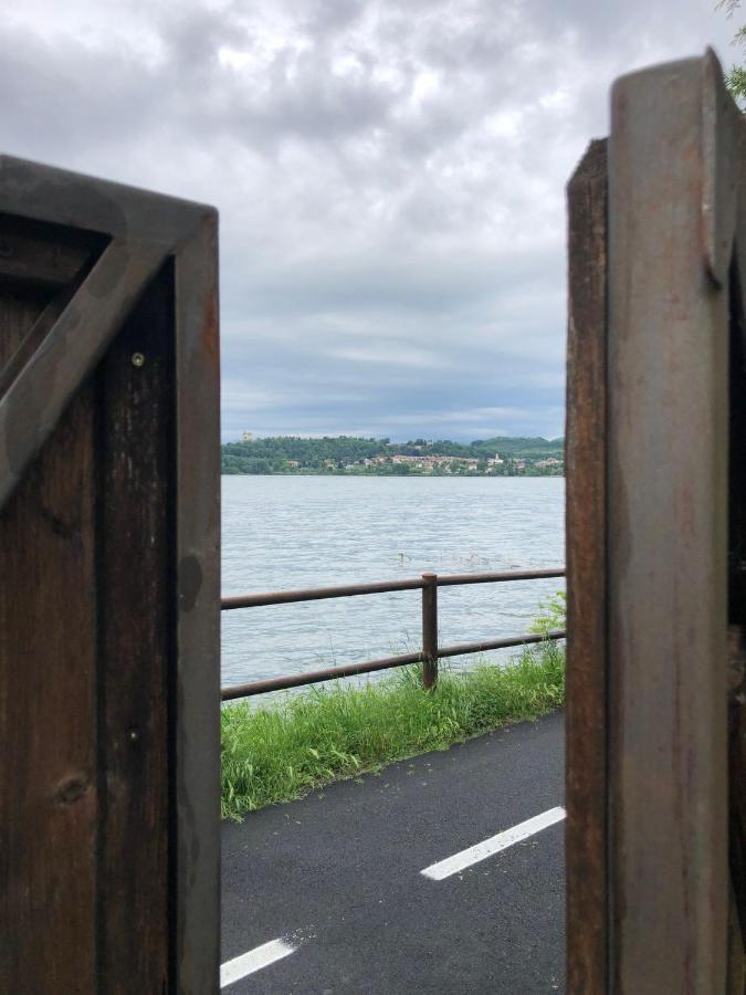 Casa Gaiani Villetta In Riva Al Lago Vista Mozzafiato Varano Borghi Exteriör bild