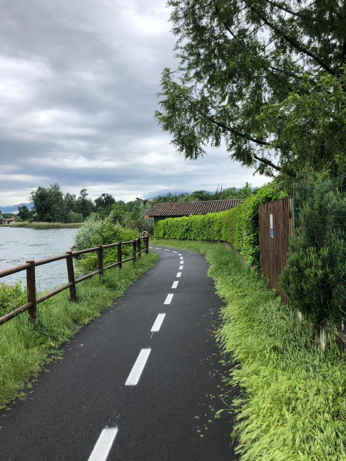 Casa Gaiani Villetta In Riva Al Lago Vista Mozzafiato Varano Borghi Exteriör bild