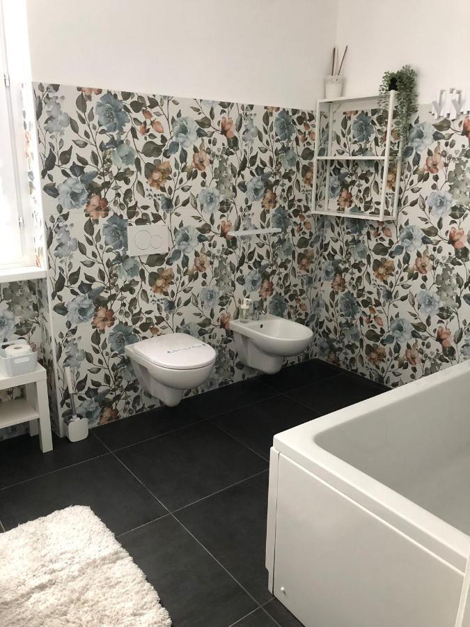 Casa Gaiani Villetta In Riva Al Lago Vista Mozzafiato Varano Borghi Exteriör bild